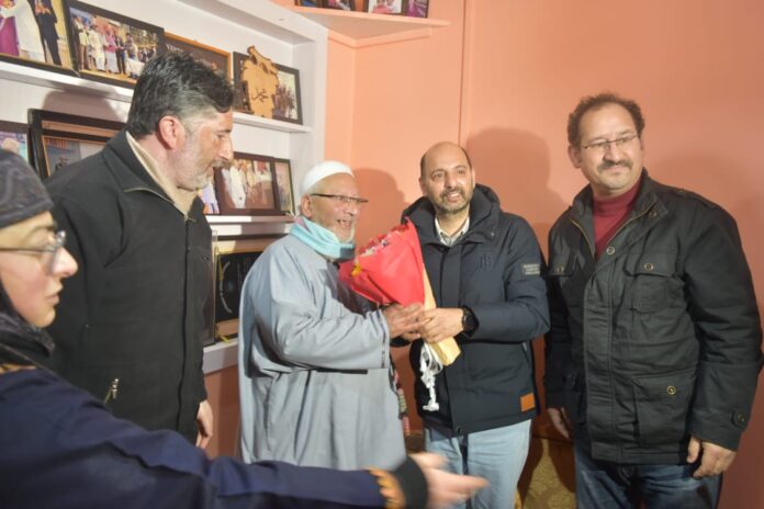 Handicrafts & Handloom Dept hails Master Craftsmen conferred Padma Shri, JK Govt Awards
