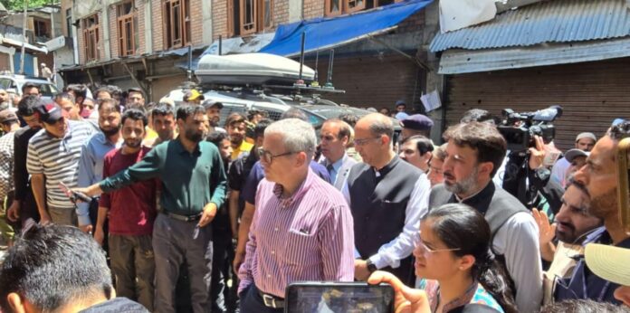 CM Omar Abdullah visits Tangdhar to assess situation (8)