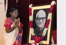 President Droupadi Murmu pays floral tributes to former President V. V. Giri on his birth anniversary at Rashtrapati Bhavan.